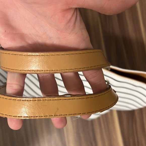 Kenneth Cole reaction, black and white stripes with brown chain handles - Picture 13 of 16